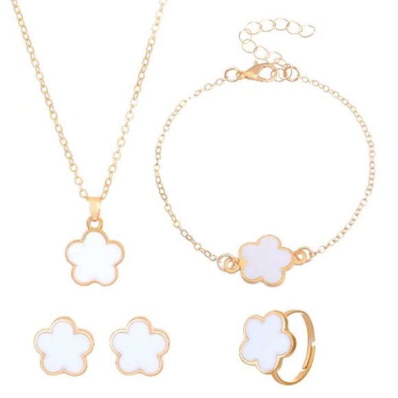 5 Pieces : Elegant Gold and White Flower Jewelry Set - Picture 2 of 2